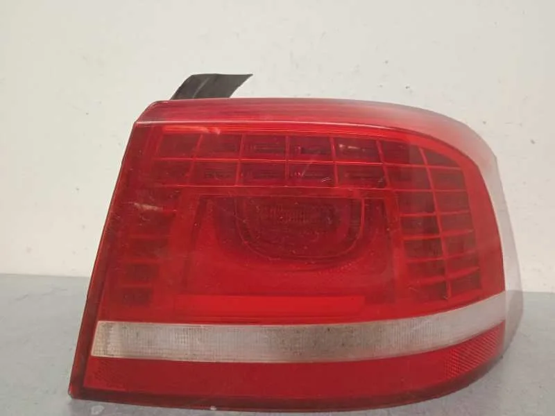 Piloto Trasero Derecho para Volkswagen Passat Lim. (362)