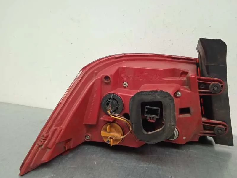 Piloto Trasero Derecho para Volkswagen Passat Lim. (362)