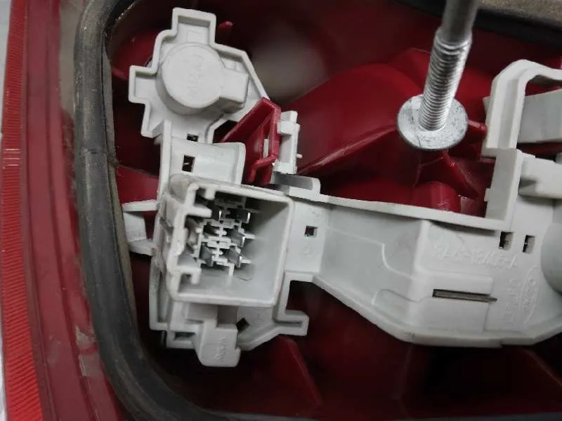 Piloto Trasero Izquierdo para Ford Fiesta (Cb1)