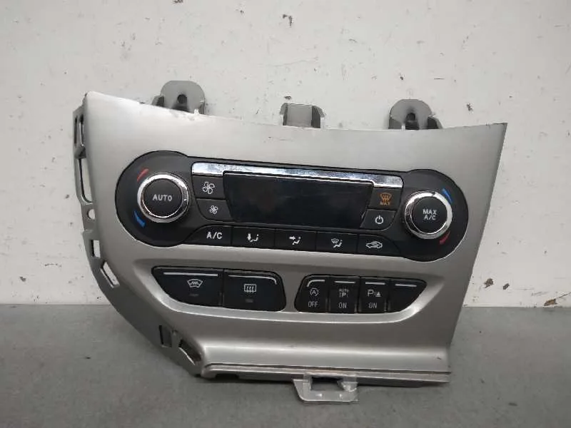 Mando Climatizador para Ford Focus Lim. (Cb8)