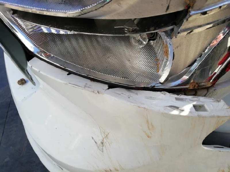 Paragolpes Trasero para Ford Focus Lim. (Cb8)