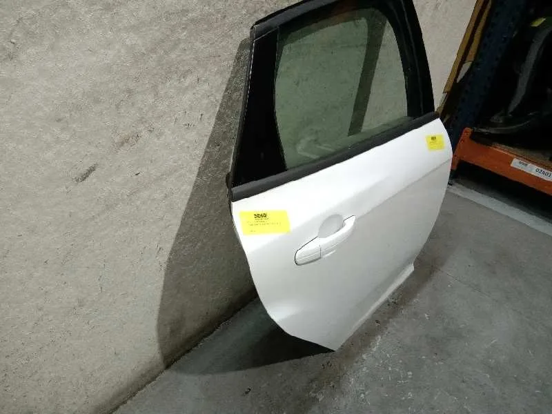 Puerta Trasera Derecha para Ford Focus Lim. (Cb8)