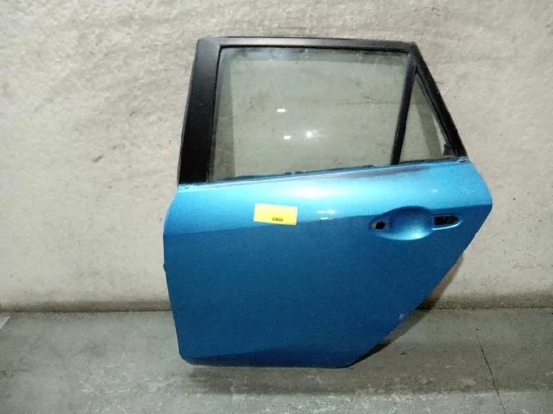 Puerta Trasera Izquierda para Mazda 3 Lim. (Bl)
