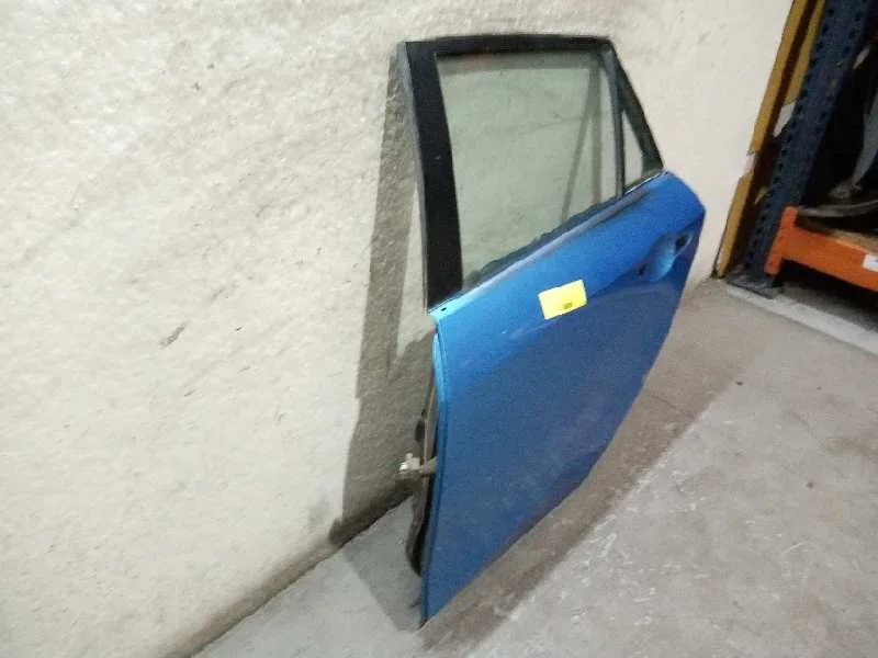 Puerta Trasera Izquierda para Mazda 3 Lim. (Bl)