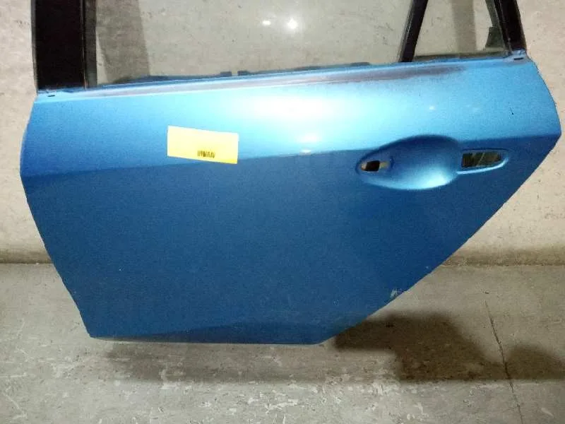 Puerta Trasera Izquierda para Mazda 3 Lim. (Bl)