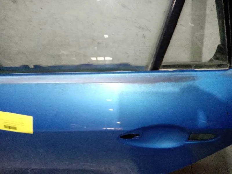 Puerta Trasera Izquierda para Mazda 3 Lim. (Bl)