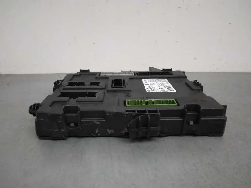 Caja Reles / Fusibles para Renault Megane Iv Berlina 5P