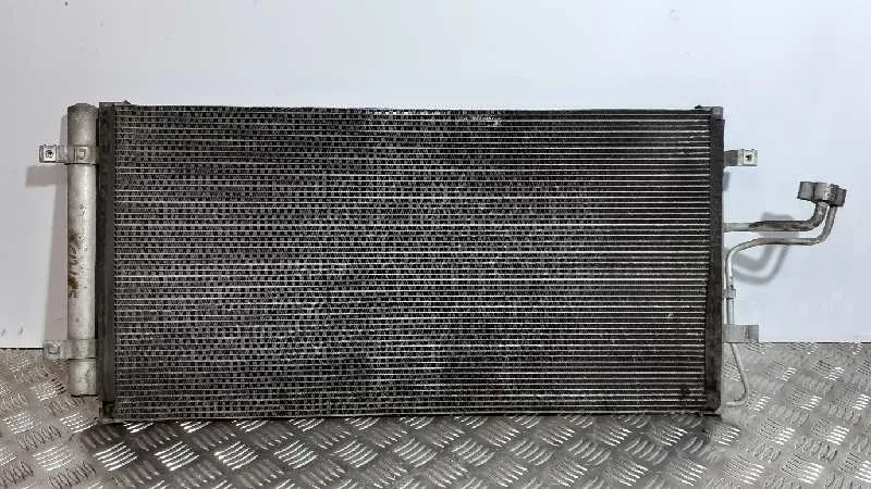 Condensador / Radiador Aire Acondicionado para Kia Carens (Un)