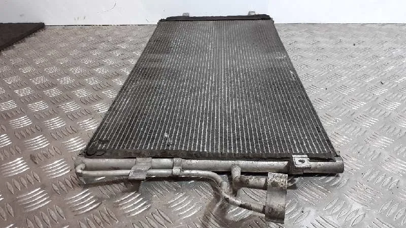 Condensador / Radiador Aire Acondicionado para Kia Carens (Un)