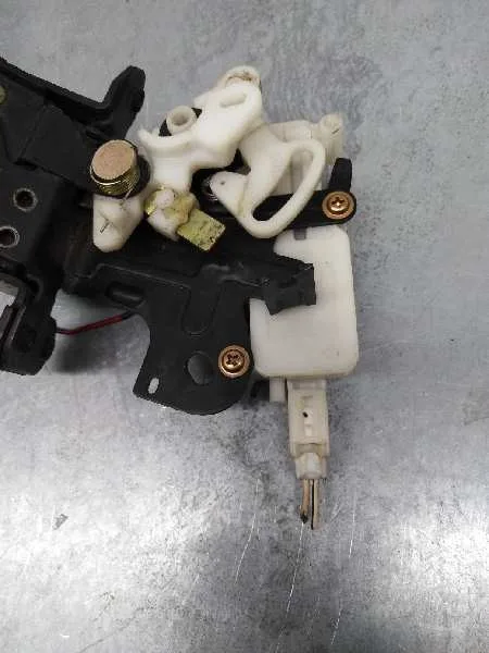 Cerradura Maletero / Porton para Mazda 3 Berlina (Bk)