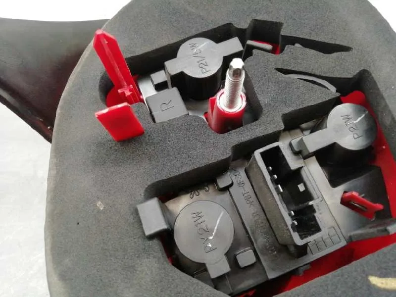 Piloto Trasero Derecho para Peugeot 206+