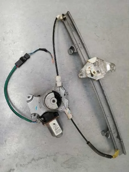 Elevalunas Delantero Derecho para Nissan Almera Tino (V10M)