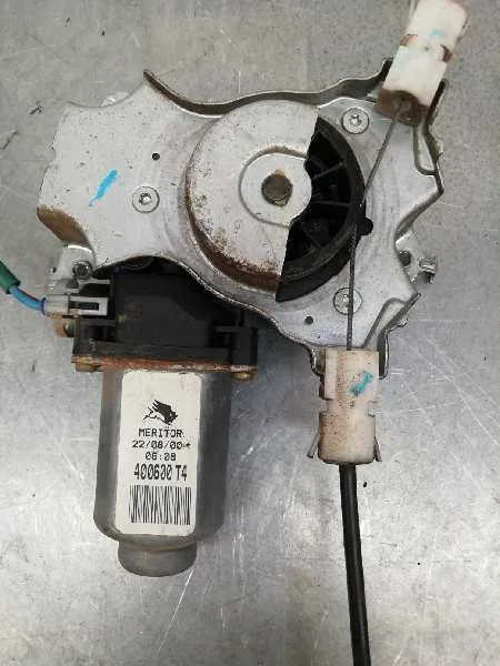 Elevalunas Delantero Derecho para Nissan Almera Tino (V10M)