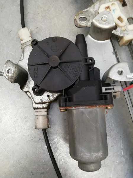 Elevalunas Delantero Derecho para Nissan Almera Tino (V10M)