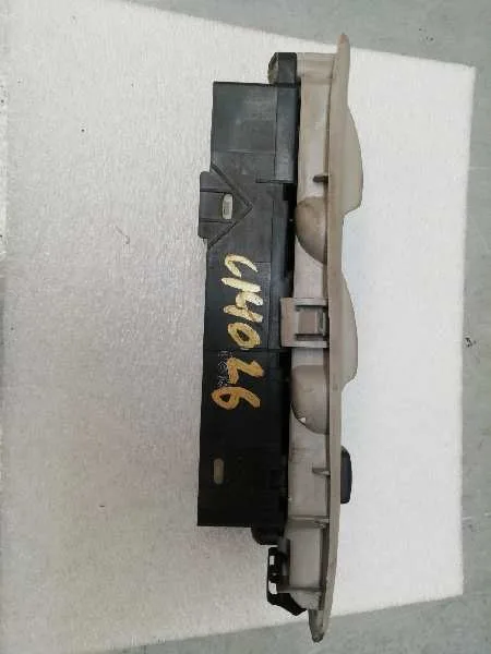 Mando Elevalunas Delantero Izquierdo para Nissan Almera Tino (V10M)