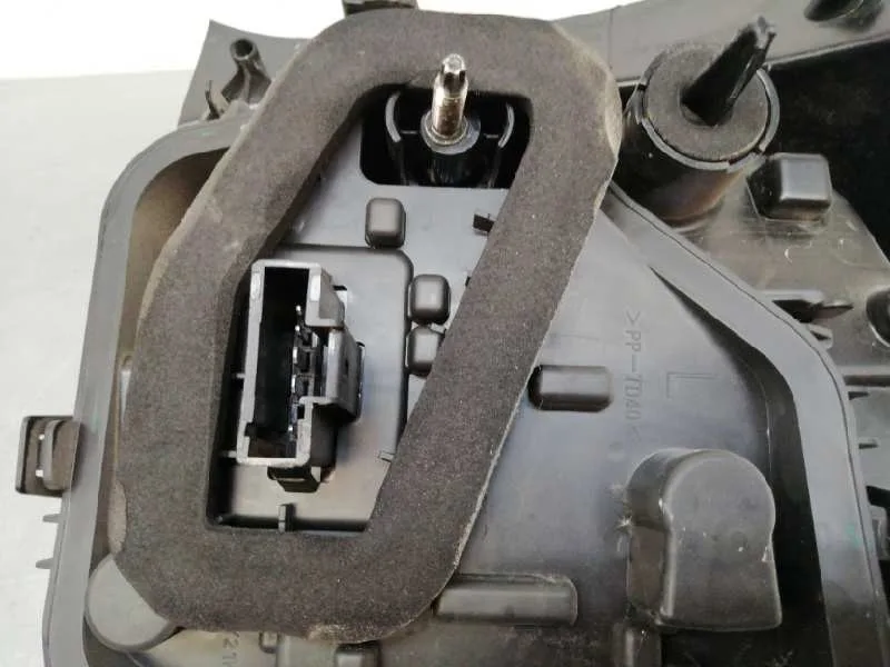 Piloto Trasero Izquierdo para Dacia Sandero