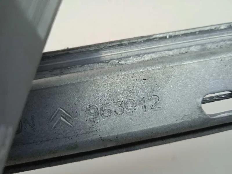 Elevalunas Delantero Derecho para Citroën C3