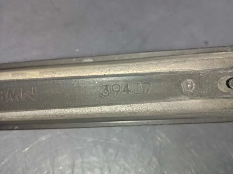 Brazo Limpia Delantero Derecho para Mazda 2 Berlina (Dy)