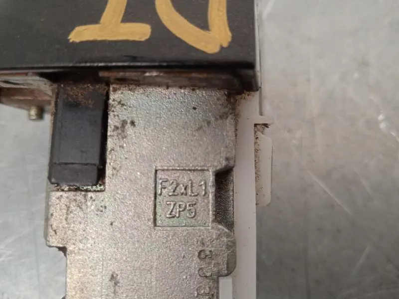 Bombin Puerta Delantera Izquierda para Bmw Serie 1 Lim. (F20)