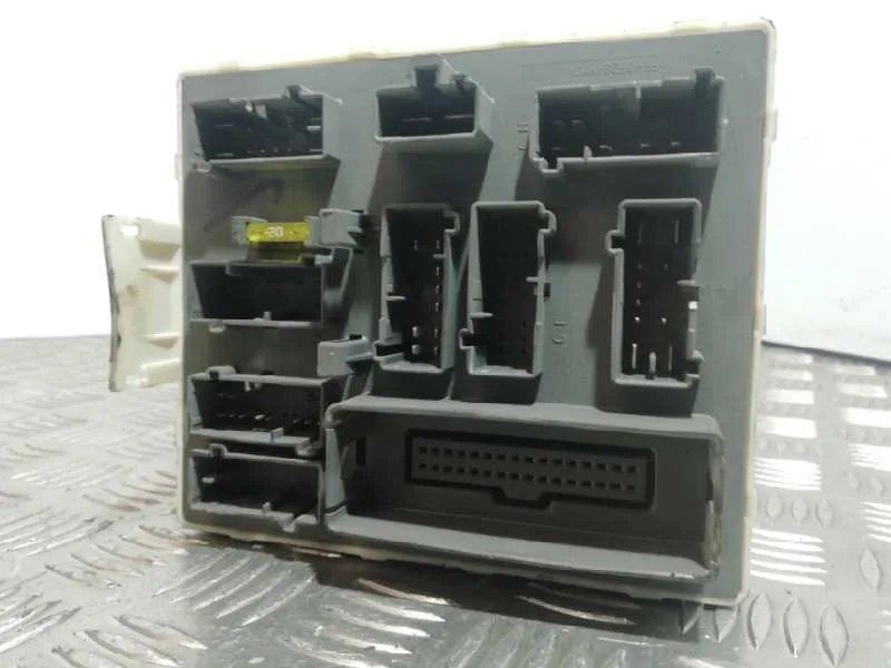 Caja Reles / Fusibles para Ford Transit Connect (Tc7)