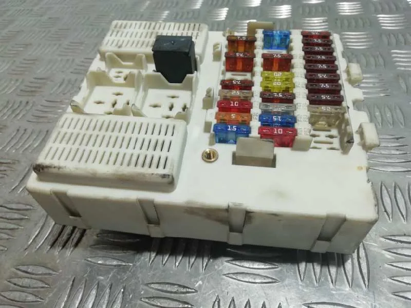 Caja Reles / Fusibles para Ford Transit Connect (Tc7)