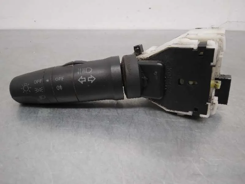 Mando Luces para Nissan Cabstar ->09.06