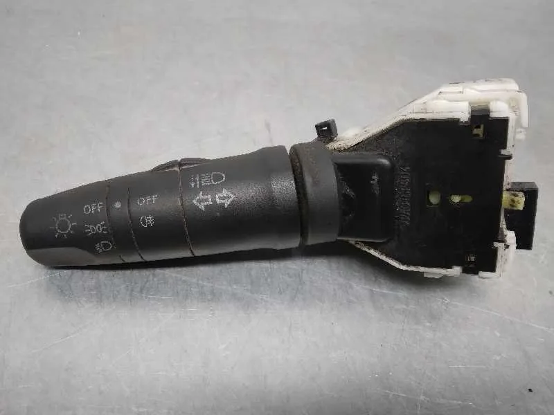 Mando Luces para Nissan Cabstar ->09.06