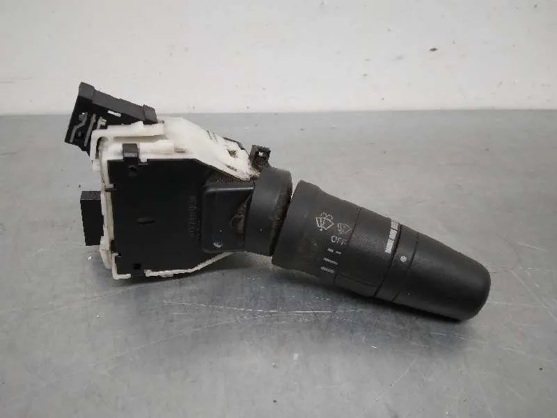 Mando Limpia para Nissan Cabstar ->09.06