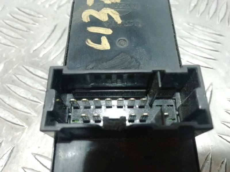 Mando Elevalunas Delantero Izquierdo para Nissan Primera Berlina (P12)