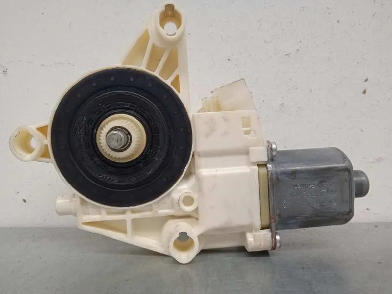 Motor Elevalunas Delantero Izquierdo para Mercedes-Benz Clase B (W246)