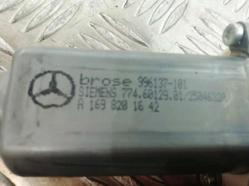 Motor Elevalunas Delantero Derecho para Mercedes-Benz Clase A (W169)