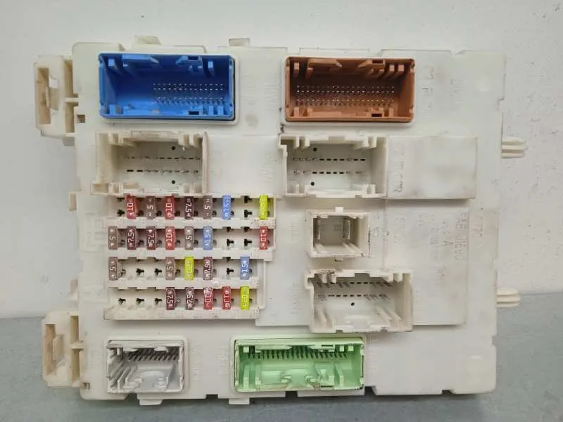 Caja Reles / Fusibles para Volvo V40