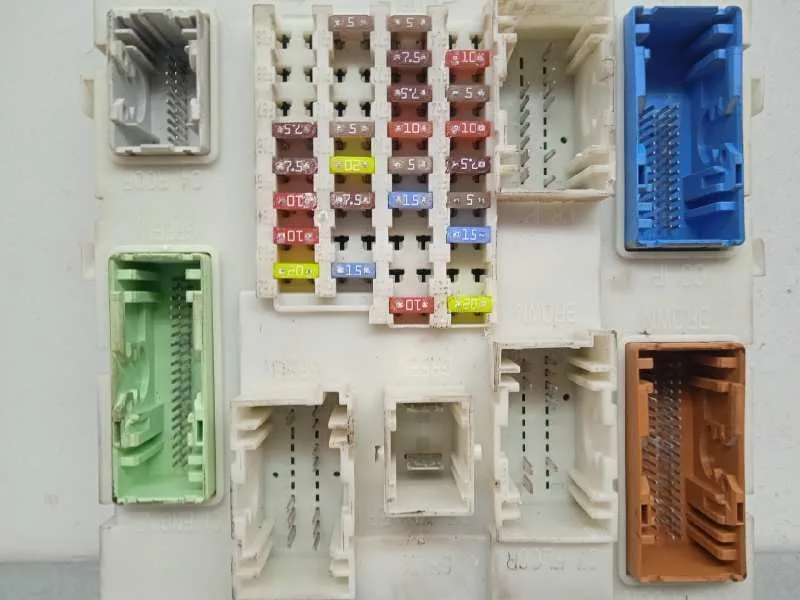 Caja Reles / Fusibles para Volvo V40