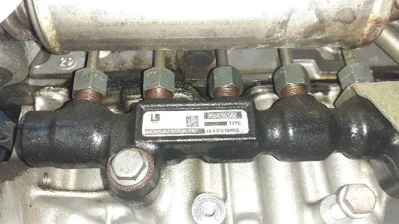 Rampa Inyectora para Mazda 3 Lim. (Bl)