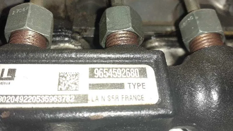 Rampa Inyectora para Mazda 3 Lim. (Bl)