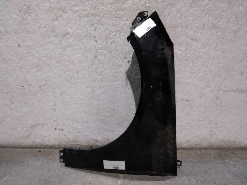 Aleta Delantera Izquierda para Ford Focus Lim. (Cb8)