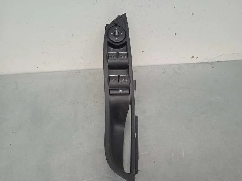 Mando Elevalunas Delantero Izquierdo para Ford Focus Lim. (Cb8)