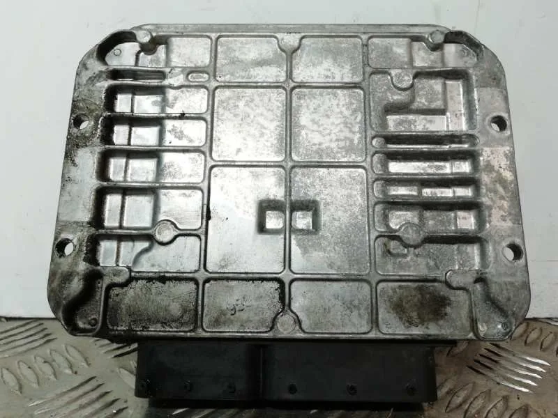 Centralita Motor Uce para Opel Astra J Sports Tourer