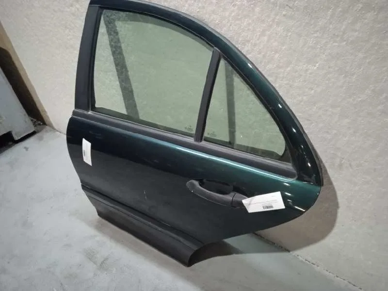 Puerta Trasera Izquierda para Mercedes-Benz Clase C (W203) Berlina