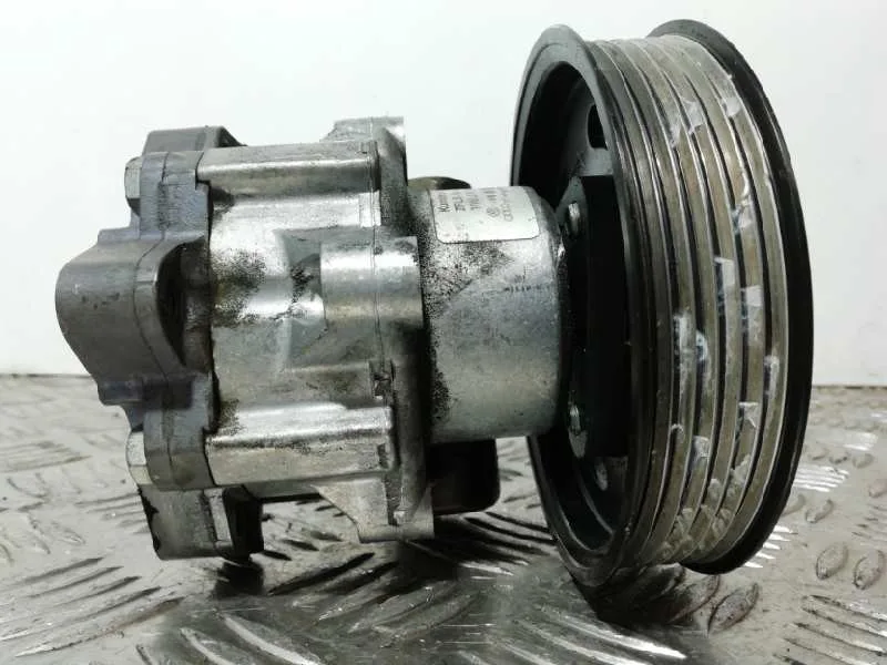 Bomba Direccion para Audi A6 Avant (4F5)