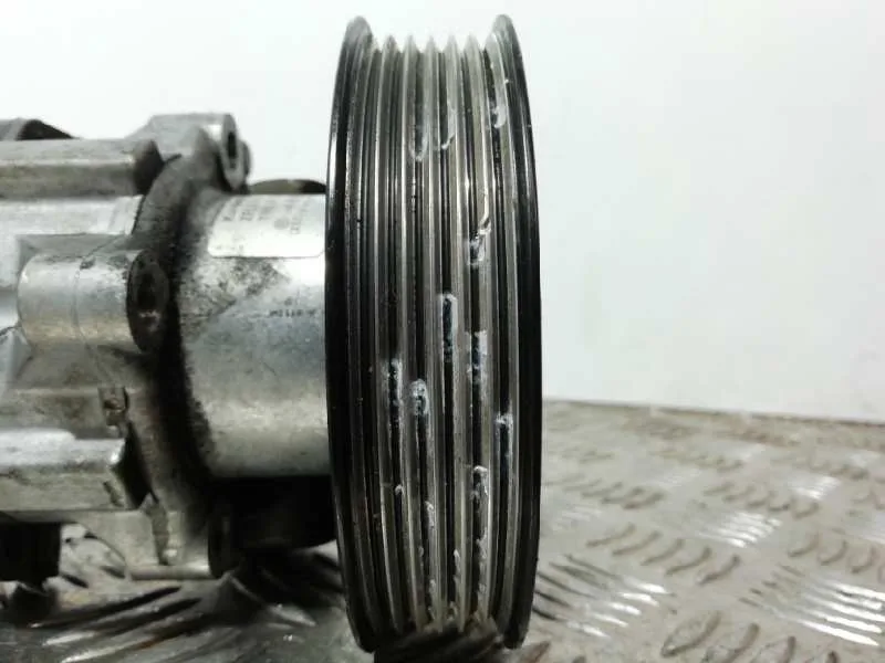 Bomba Direccion para Audi A6 Avant (4F5)