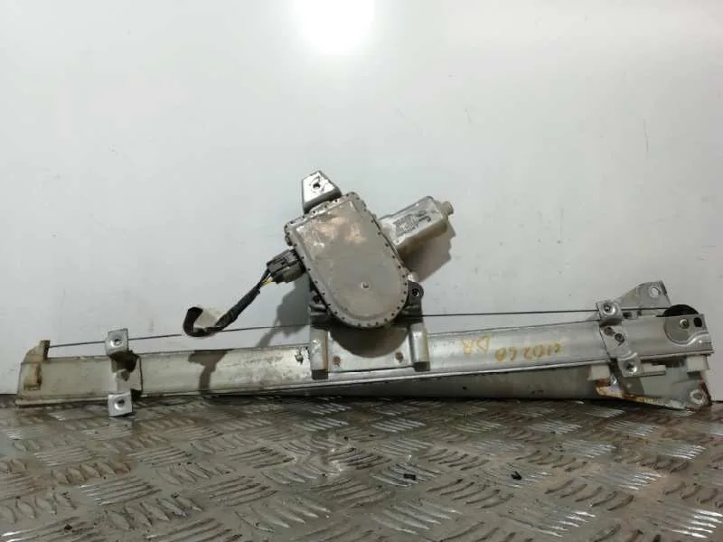 Elevalunas Delantero Derecho para Mitsubishi Montero (V60/V70)