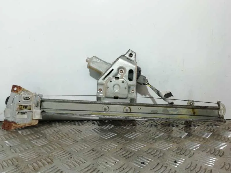 Elevalunas Delantero Derecho para Mitsubishi Montero (V60/V70)