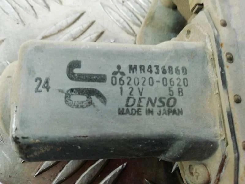 Elevalunas Delantero Derecho para Mitsubishi Montero (V60/V70)
