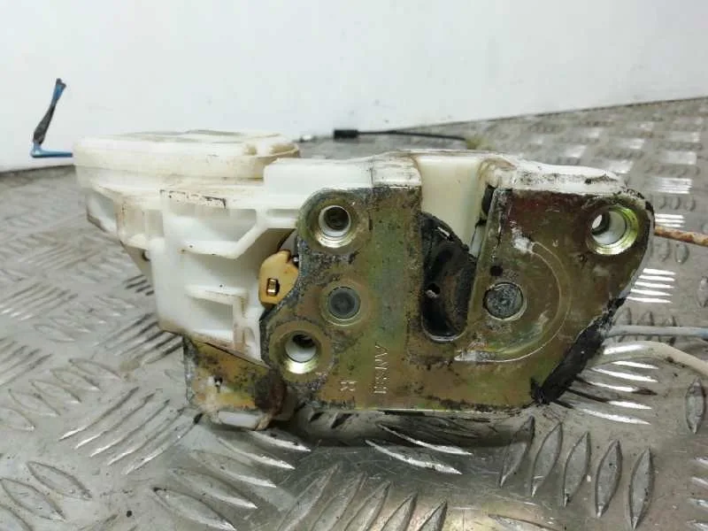 Cerradura Puerta Delantera Derecha para Mitsubishi Montero (V60/V70)