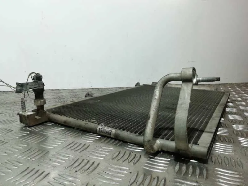 Condensador / Radiador Aire Acondicionado para Ford Fiesta (Cb1)