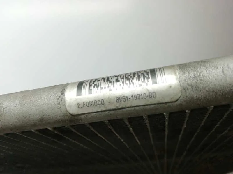 Condensador / Radiador Aire Acondicionado para Ford Fiesta (Cb1)