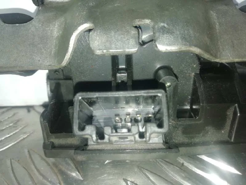 Cerradura Maletero / Porton para Ford Fiesta (Cb1)
