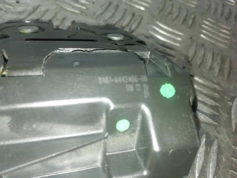 Cerradura Maletero / Porton para Ford Fiesta (Cb1)
