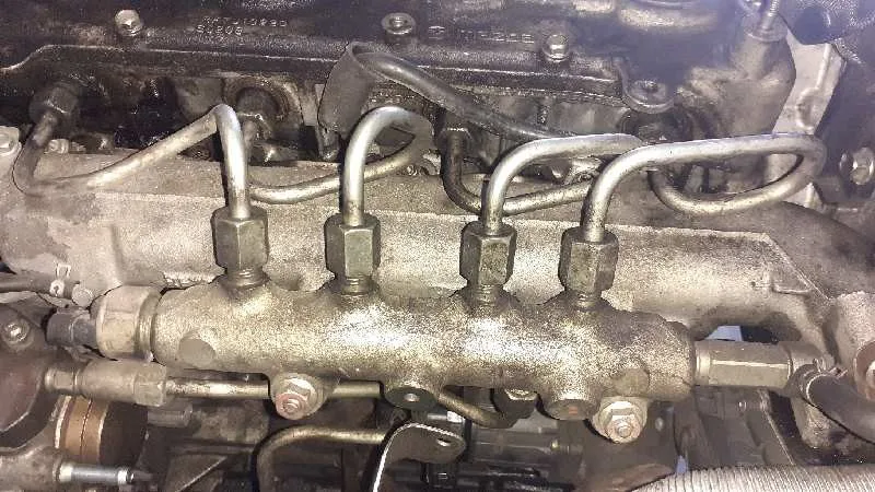 Rampa Inyectora para Mazda 3 Berlina (Bk)